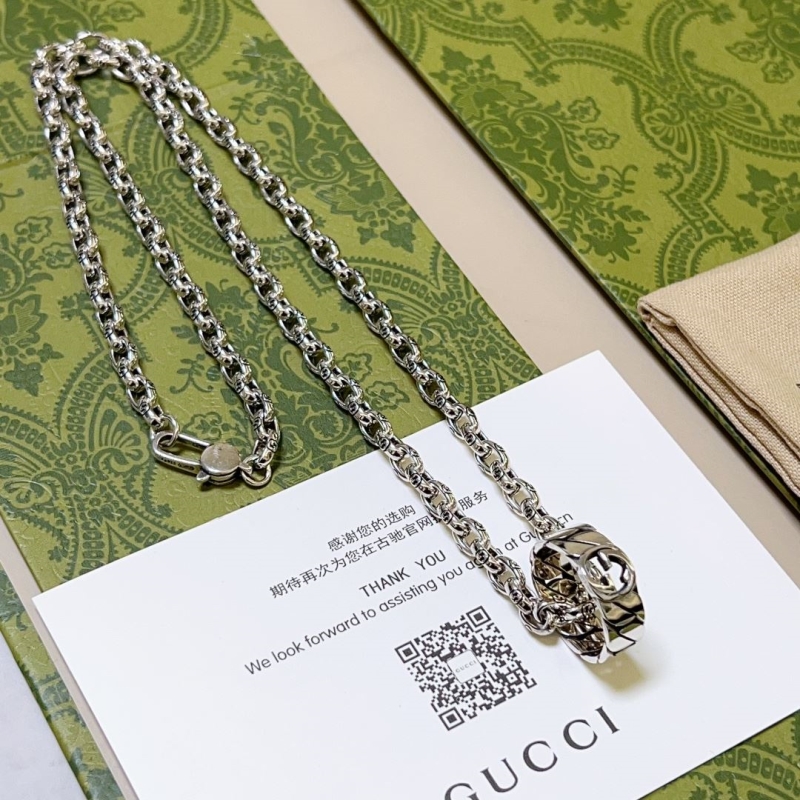 G*u*i necklaces